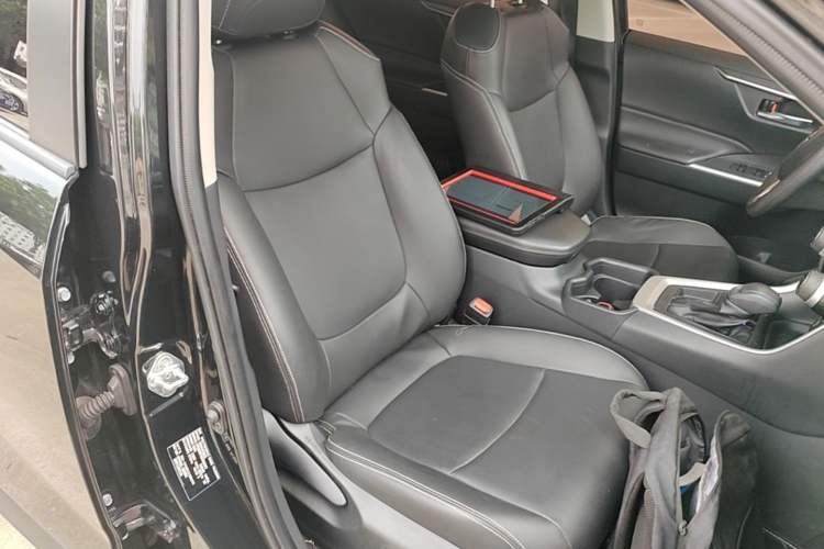 Used Toyota RAV4 2021 2.0L CVT Two-Wheel Drive Fashion Edition Right Front Seat