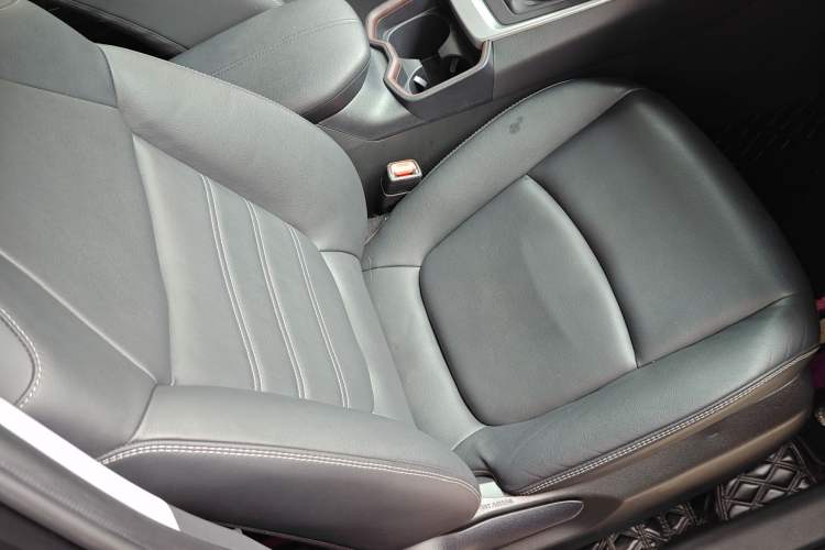 Used Toyota RAV4 2021 2.0L CVT Two-Wheel Drive Fashion PLUS Edition Right Front Seat