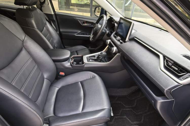 Used Toyota RAV4 2021 2.0L CVT Two-Wheel Drive Fashion PLUS Edition Right Front Seat