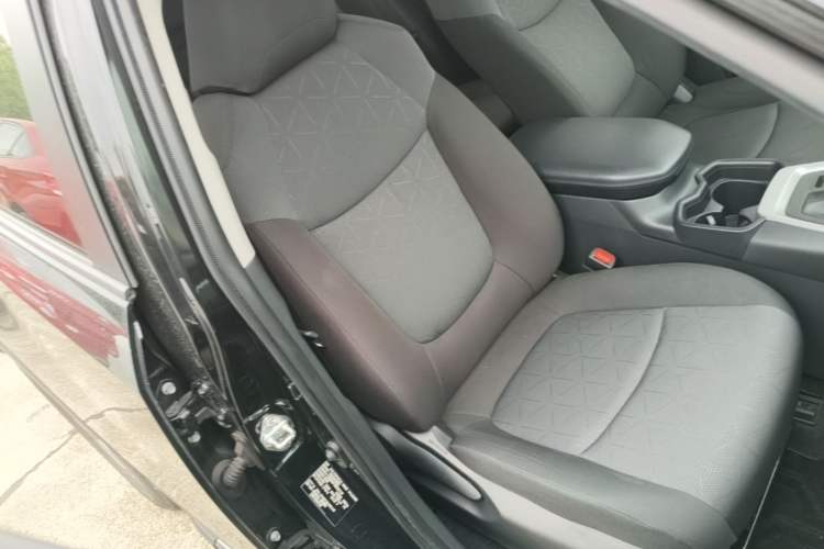 Used Toyota RAV4 2021 2.0L CVT Two-Wheel Drive Fashion Edition Right Front Seat