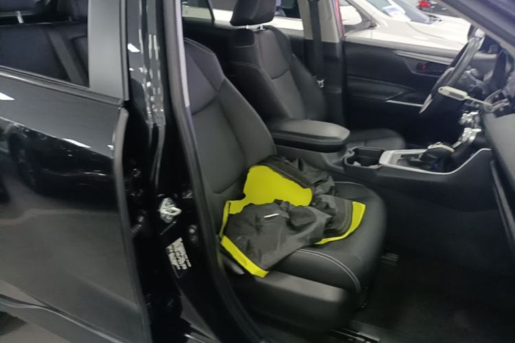 Used Toyota RAV4 2021 2.0L CVT Two-Wheel Drive Urban Edition Right Front Seat
