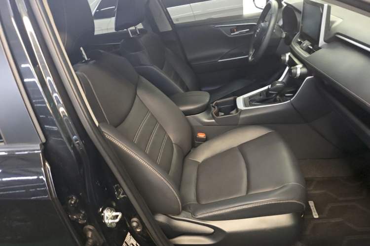 Used Toyota RAV4 2021 2.0L CVT Two-Wheel Drive Fashion PLUS Edition Right Front Seat