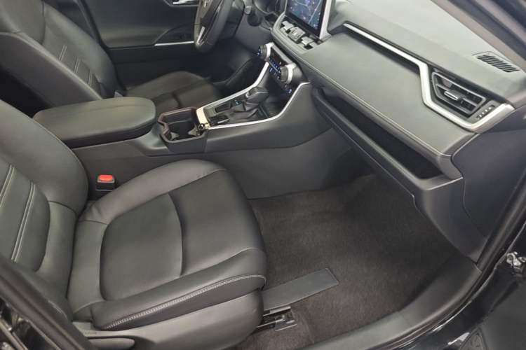 Used Toyota RAV4 2021 2.0L CVT Two-Wheel Drive Fashion PLUS Edition Right Front Seat