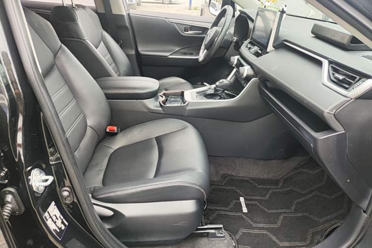 Used Toyota RAV4 2021 2.0L CVT Two-Wheel Drive Fashion PLUS Edition Right Front Seat