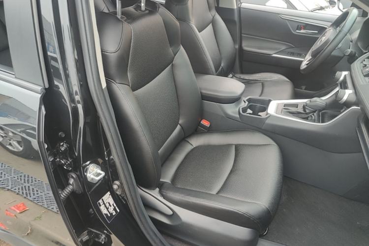 Used Toyota RAV4 2021 2.0L CVT Two-Wheel Drive Fashion Edition Right Front Seat