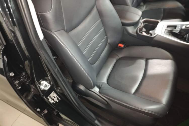 Used Toyota RAV4 2021 2.0L CVT Two-Wheel Drive Fashion PLUS Edition Right Front Seat