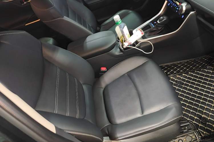 Used Toyota RAV4 2021 2.0L CVT Two-Wheel Drive Fashion PLUS Edition Right Front Seat