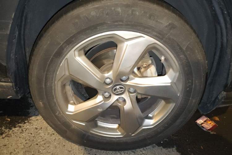 Used Toyota RAV4 2021 Dual-Engine 2.5L E-CVT Two-Wheel Drive Elite Edition Right Front Wheel Hub
