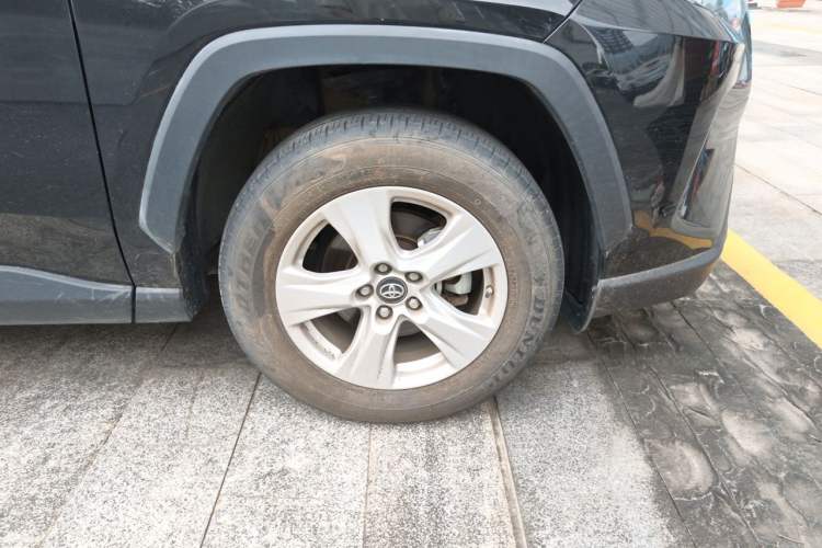 Used Toyota RAV4 2021 2.0L CVT Two-Wheel Drive Urban Edition Right Front Wheel Hub