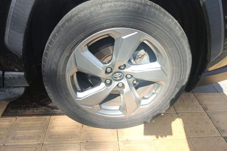 Used Toyota RAV4 2021 2.0L CVT Two-Wheel Drive Fashion PLUS Edition Right Front Wheel Hub