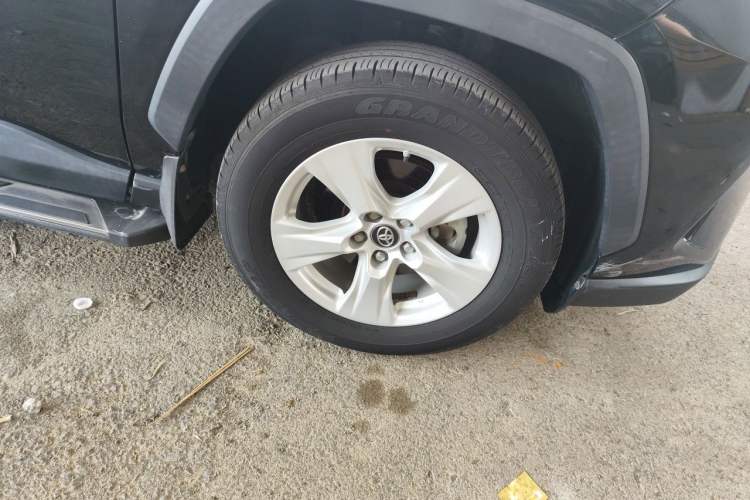 Used Toyota RAV4 2021 2.0L CVT Two-Wheel Drive Urban Edition Right Front Wheel Hub