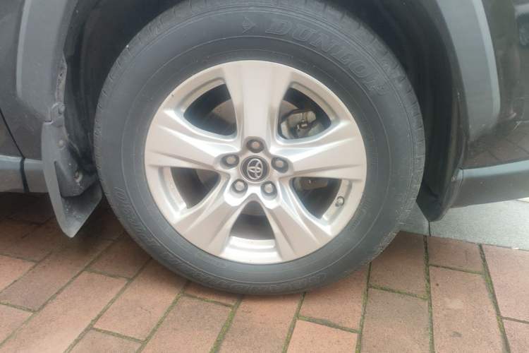Used Toyota RAV4 2021 2.0L CVT Two-Wheel Drive Urban Edition Right Front Wheel Hub