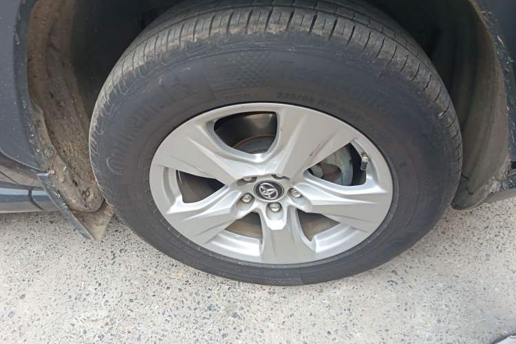Used Toyota RAV4 2021 2.0L CVT Two-Wheel Drive Urban Edition Right Front Wheel Hub