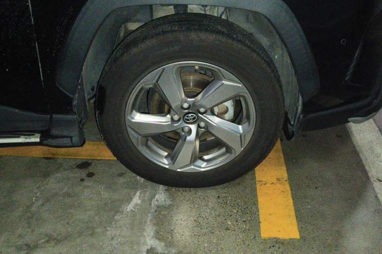 Used Toyota RAV4 2021 2.0L CVT Two-Wheel Drive Fashion Edition Right Front Wheel Hub