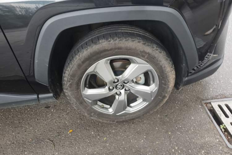 Used Toyota RAV4 2021 2.0L CVT Two-Wheel Drive Fashion Edition Right Front Wheel Hub