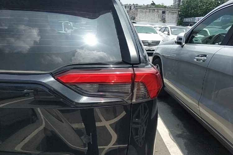 Used Toyota RAV4 2021 Dual-Engine 2.5L E-CVT Four-Wheel Drive Elite PLUS Edition Right Rear Taillight
