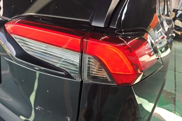 Used Toyota RAV4 2021 2.0L CVT Two-Wheel Drive Fashion Edition Right Rear Taillight