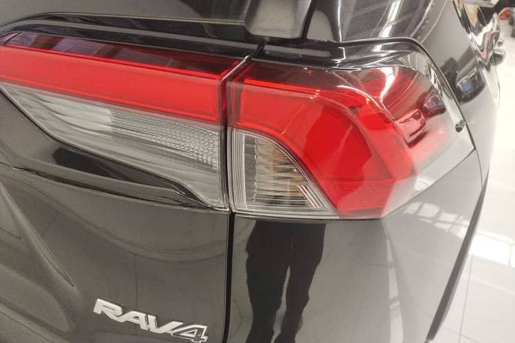 Used Toyota RAV4 2021 2.0L CVT Two-Wheel Drive Fashion Edition Right Rear Taillight