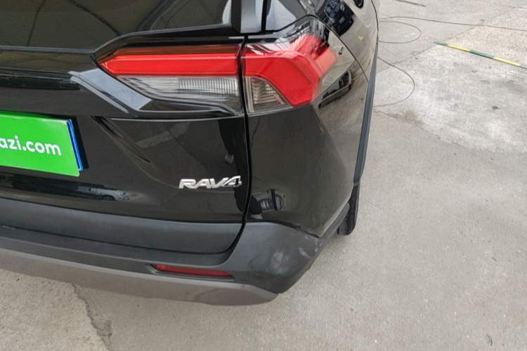 Used Toyota RAV4 2021 2.0L CVT Two-Wheel Drive Fashion Edition Right Rear Taillight