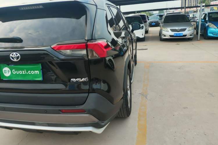 Used Toyota RAV4 2021 2.0L CVT Two-Wheel Drive Fashion PLUS Edition Right Rear Taillight