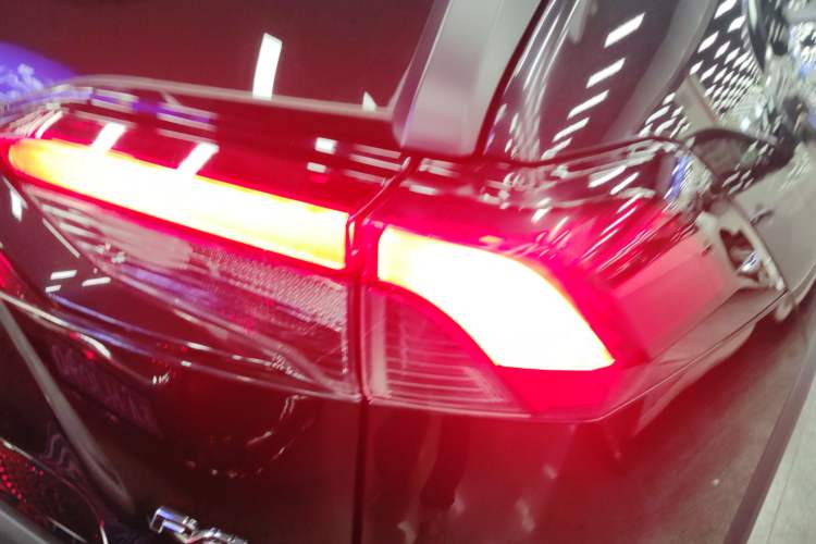 Used Toyota RAV4 2021 2.0L CVT Two-Wheel Drive Fashion PLUS Edition Right Rear Taillight