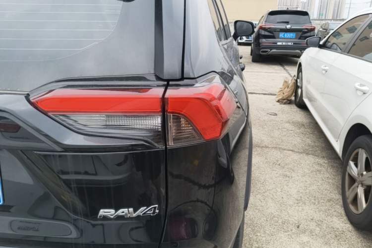 Used Toyota RAV4 2021 2.0L CVT Two-Wheel Drive Fashion Edition Right Rear Taillight