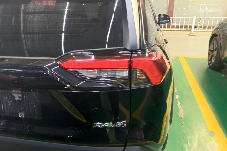 Used Toyota RAV4 2021 2.0L CVT Two-Wheel Drive Fashion PLUS Edition Right Rear Taillight