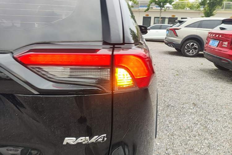 Used Toyota RAV4 2021 2.0L CVT Two-Wheel Drive Fashion PLUS Edition Right Rear Taillight