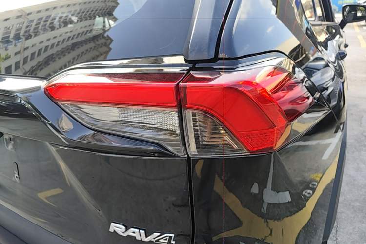 Used Toyota RAV4 2021 2.0L CVT Two-Wheel Drive Fashion Edition Right Rear Taillight