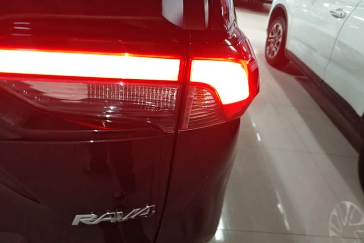 Used Toyota RAV4 2021 2.0L CVT Two-Wheel Drive Fashion PLUS Edition Right Rear Taillight