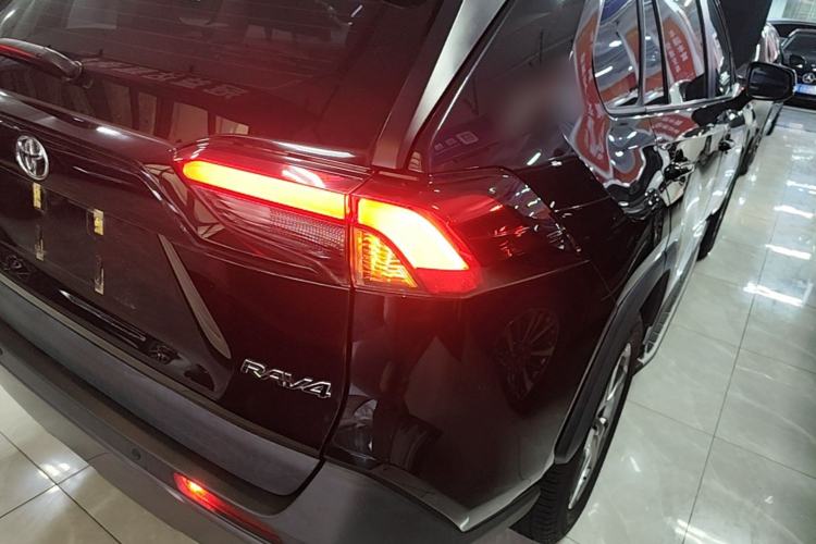 Used Toyota RAV4 2021 2.0L CVT Two-Wheel Drive Fashion PLUS Edition Right Rear Taillight
