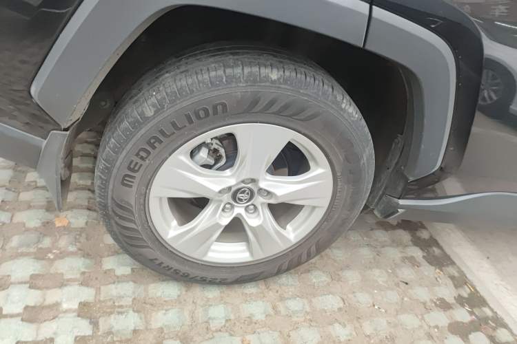 Used Toyota RAV4 2021 2.0L CVT Two-Wheel Drive Urban Edition Right Rear Wheel Hub