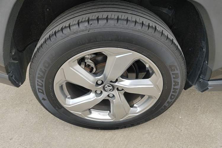 Used Toyota RAV4 2021 2.0L CVT Two-Wheel Drive Fashion Edition Right Rear Wheel Hub