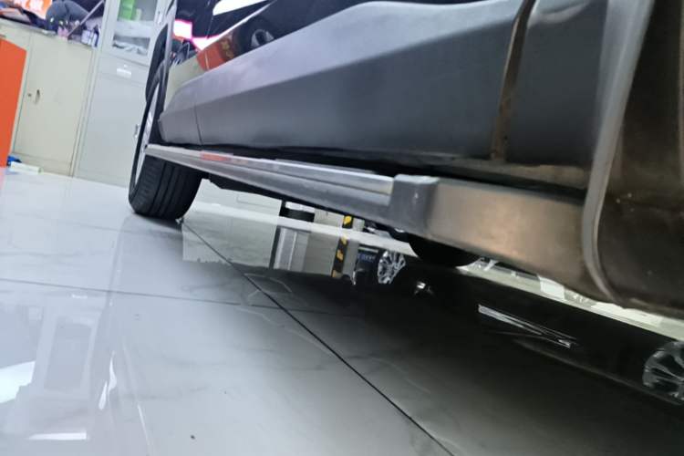 Used Toyota RAV4 2021 2.0L CVT Two-Wheel Drive Urban Edition Right Side Sill