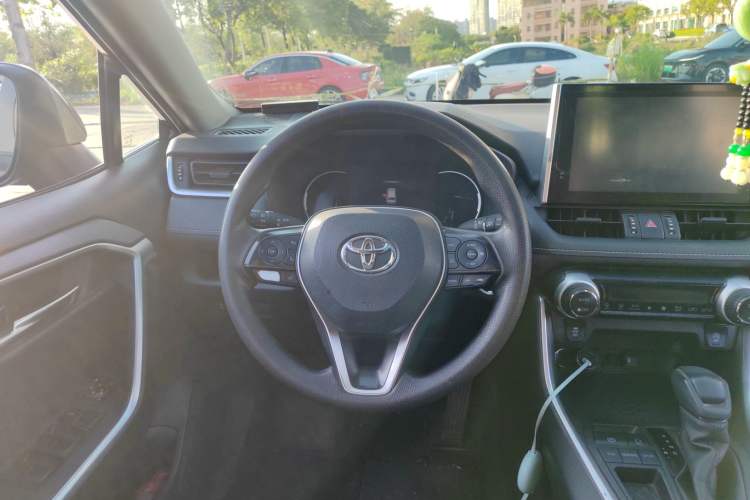 Used Toyota RAV4 2021 2.0L CVT Two-Wheel Drive Fashion Edition Steering Wheel