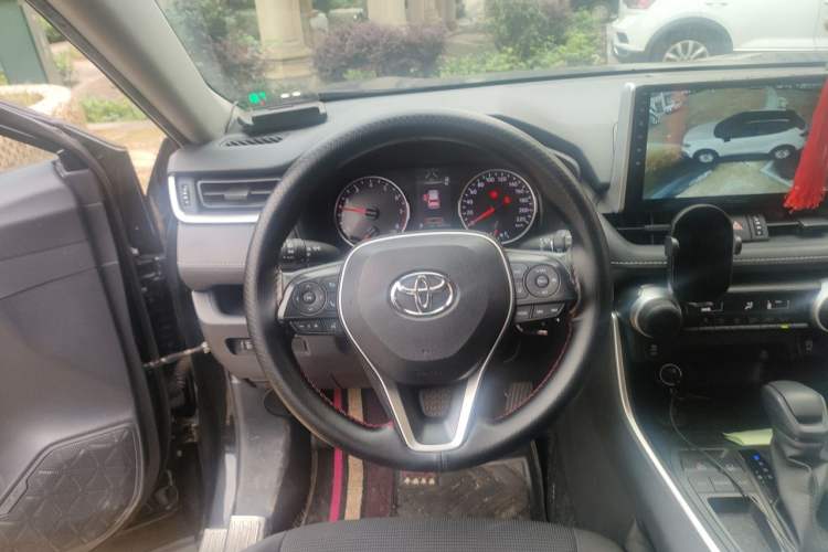 Used Toyota RAV4 2021 2.0L CVT Two-Wheel Drive Urban Edition Steering Wheel
