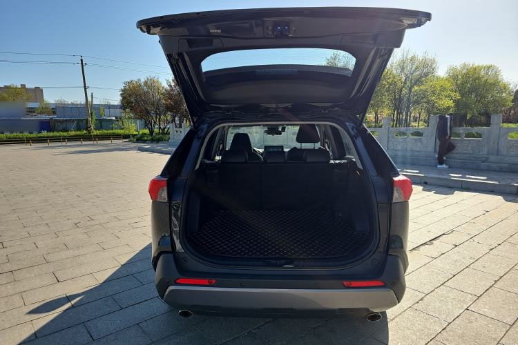 Used Toyota RAV4 2021 Revised Version Dual-Motor Hybrid 2.5L E-CVT Two-Wheel Drive Elite Edition Trunk