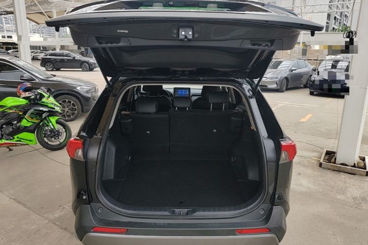 Used Toyota RAV4 2021 2.0L CVT Two-Wheel Drive Fashion Edition Trunk