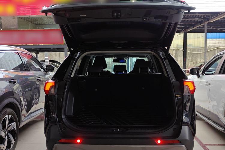 Used Toyota RAV4 2021 2.0L CVT Two-Wheel Drive Fashion PLUS Edition Trunk