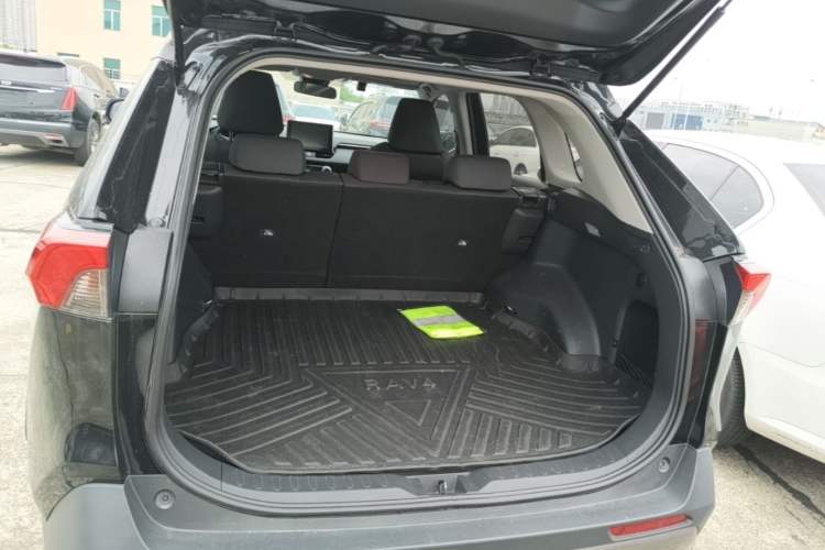 Used Toyota RAV4 2021 2.0L CVT Two-Wheel Drive Fashion Edition Trunk