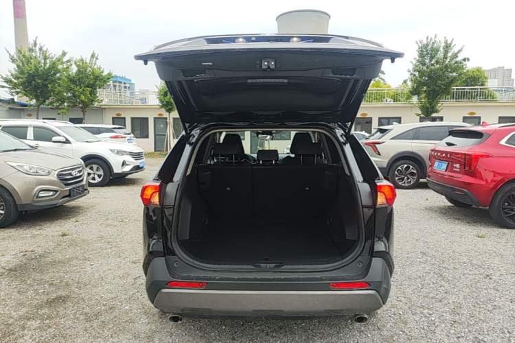 Used Toyota RAV4 2021 2.0L CVT Two-Wheel Drive Fashion PLUS Edition Trunk