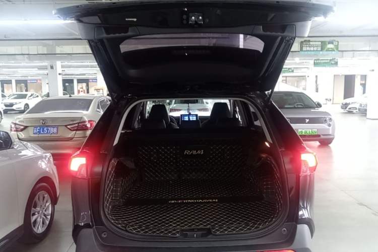 Used Toyota RAV4 2021 2.0L CVT Two-Wheel Drive Fashion PLUS Edition Trunk
