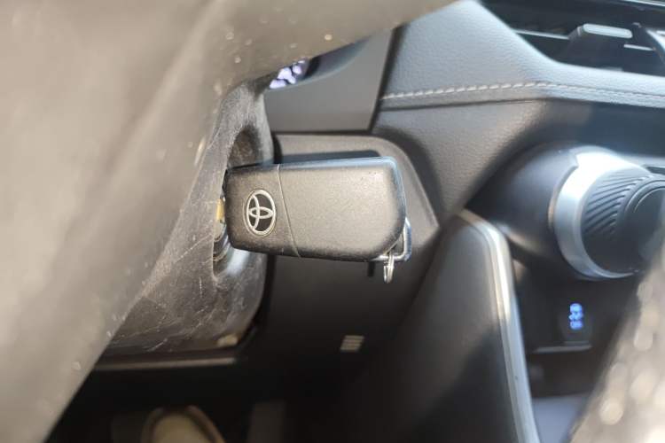 Used Toyota RAV4 2021 2.0L CVT Two-Wheel Drive Urban Edition Vehicle Key