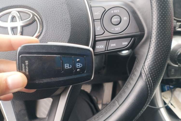Used Toyota RAV4 2021 2.0L CVT Two-Wheel Drive Fashion PLUS Edition Vehicle Key