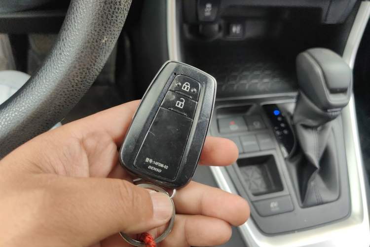 Used Toyota RAV4 2021 Dual-Engine 2.5L E-CVT Two-Wheel Drive Elite Edition Vehicle Key