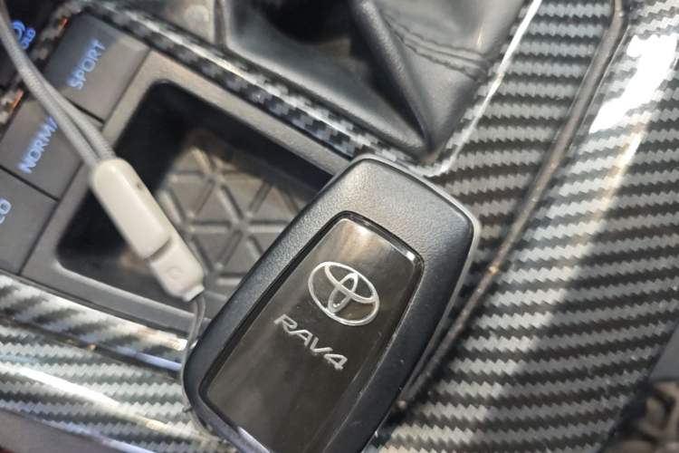Used Toyota RAV4 2021 2.0L CVT Two-Wheel Drive Fashion Edition Vehicle Key