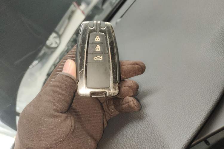 Used Toyota RAV4 2021 2.0L CVT Two-Wheel Drive Fashion Edition Vehicle Key