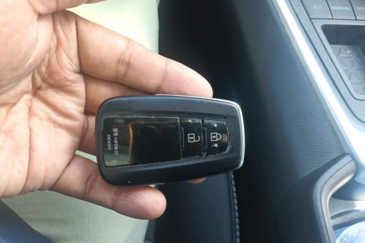 Used Toyota RAV4 2021 2.0L CVT Two-Wheel Drive Fashion PLUS Edition Vehicle Key
