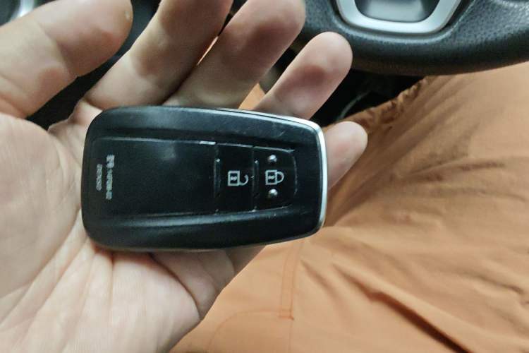 Used Toyota RAV4 2021 2.0L CVT Two-Wheel Drive Fashion Edition Vehicle Key