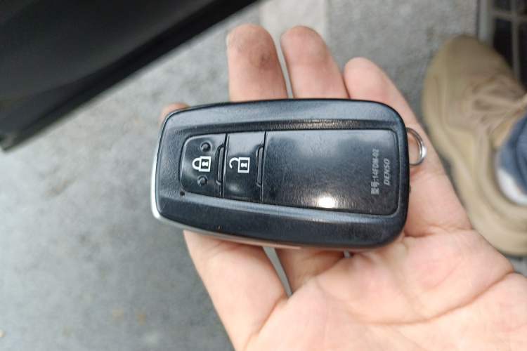Used Toyota RAV4 2021 2.0L CVT Two-Wheel Drive Fashion Edition Vehicle Key